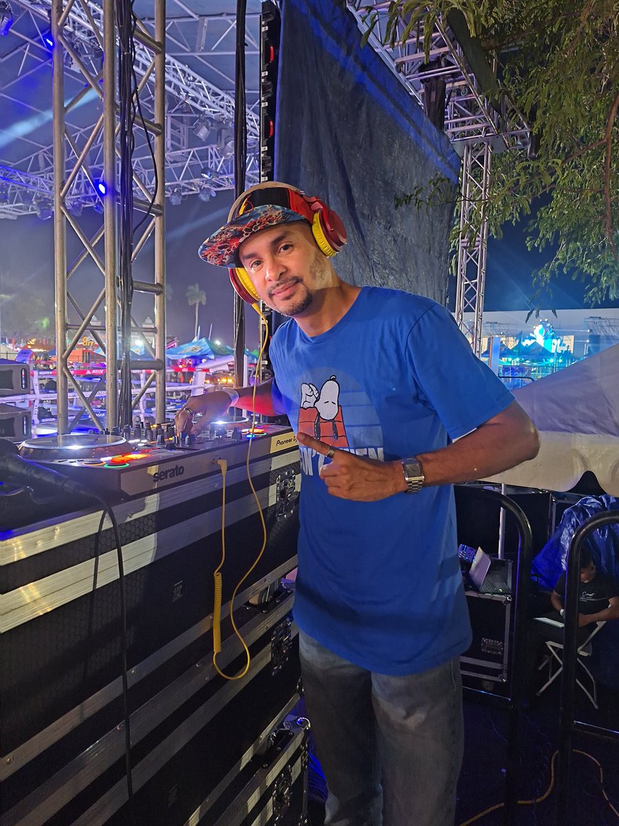 #Día2 Desde la @feriadelacity 
#ArenaCOC🥊🥊 @coc_oficial507 @co.xstudios 

Mi t-shirt gracias a los amigos de @ebartspty

#centralcity⚡ #VJPipoFlash🇵🇦 #WorldVideoMusic🌎 #SupremeAudiovisual⚡️ #VJUM🎵 #virtualdj #pioneerdj #fyp #Panamá🇵🇦