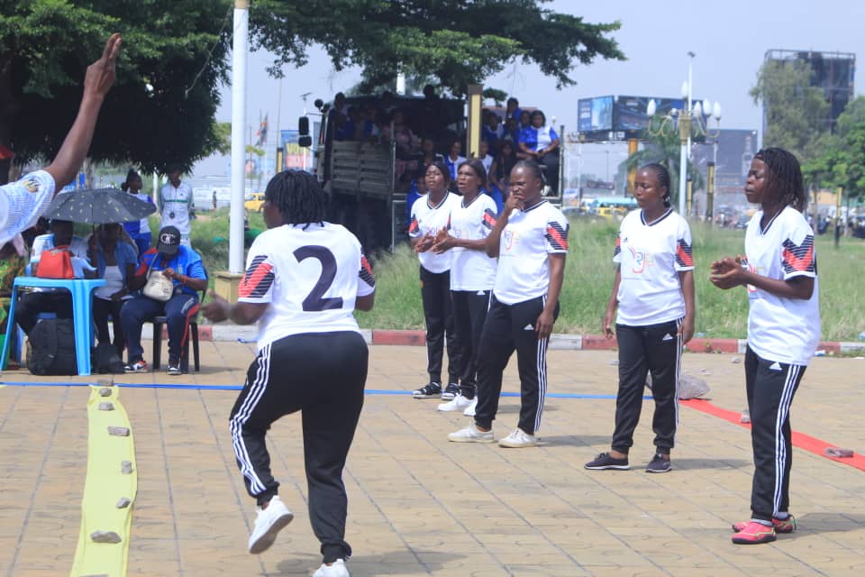 #RDC #Tournoi_de_Nzango dénommé #La_Femme_Capable #Finale🏆 Sous le leadership du Président de l'Asbl le Rassemblement des Jeunes Patriotes (#RJP), Mr @ngimbidiercy1 Equipe de #Nzango a remporté la finale en battant l'équipe de #Akiline, 9️⃣3️⃣ points contre 8️⃣3️⃣.🏆 #BRAVO 🙏