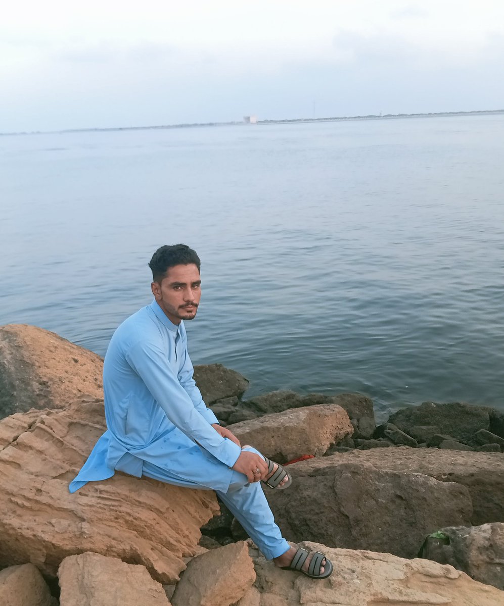 *اس نے مجھے یہ کہہ کر چھوڑ دیا*😕*

*تمہاری پوسٹیں ختم نہیں ہوتیں عشق تم نے کیا خاک کرنا ہے*😒*
*قربانی دے دی آپ لوگوں کےلیے ظالمو*۔۔۔!!!*🙄*