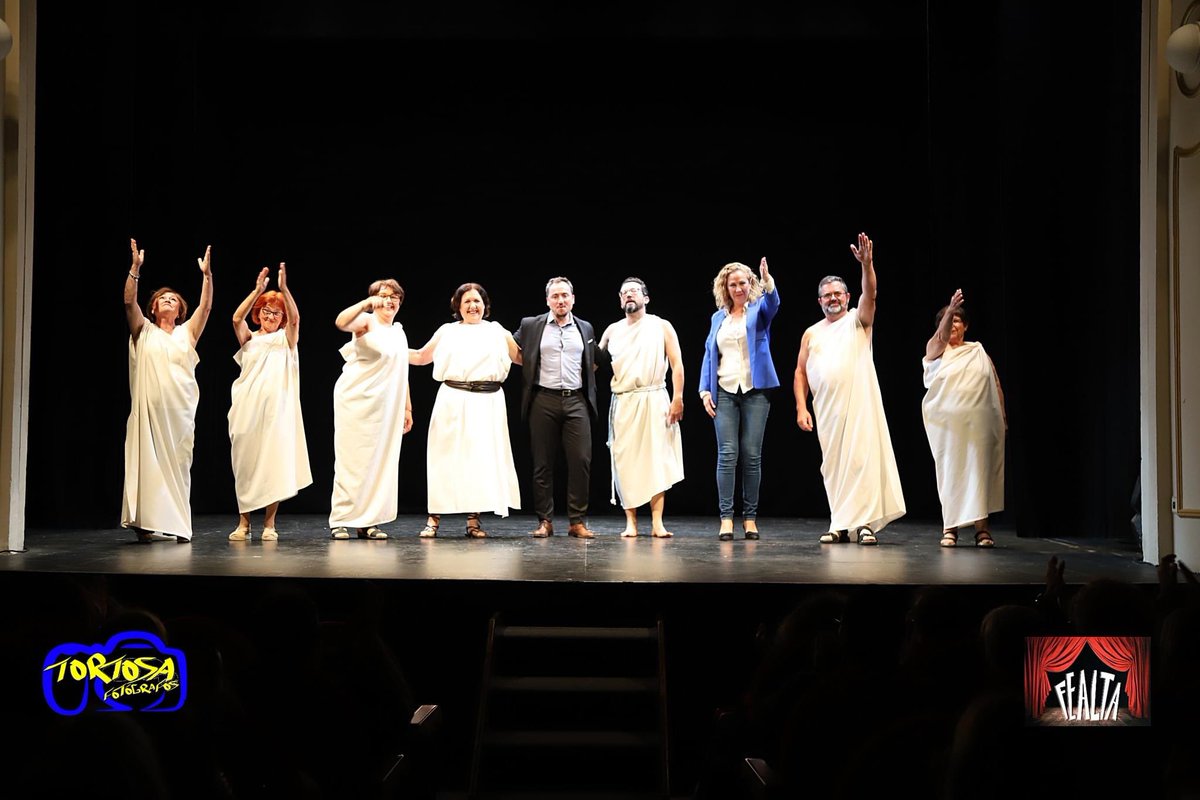 El pasado miércoles 17 de Abril, la compañía Las Pachuecas, De Castro de Filabres, actuaron en el Teatro Apolo de Almería con la obra "Los Dioses deben estar locos".

<a href="/Culturalmeria/">Almería Cultura</a>