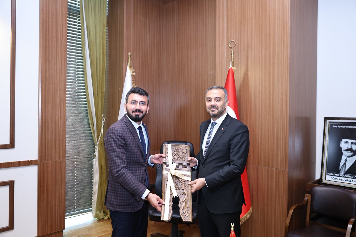 HanifiToptas's tweet photo. AK Parti Onikişubat İlçe Başkanımız Mücahit Kara, İlçe Kadın Kolları Başkanımız Nursel Kaçamaz, İlçe Gençlik Kolları Başkanımız Furkan Ünaldı ile yönetim kurulu üyelerimizi belediyemizde misafir ettik.

Seçim sürecinde büyük bir özveriyle görev yapan tüm teşkilat mensuplarımıza nazik hayırlı olsun ziyaretleri ve güzel temennileri için teşekkür ediyorum.

Bu vesileyle tüm ana kademe, kadın ve gençlik kolları üyelerimize selamlarımı iletiyorum.