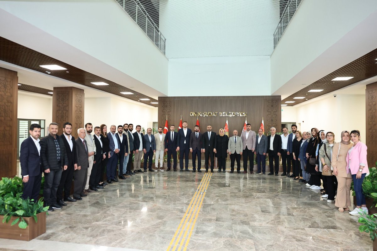 HanifiToptas's tweet photo. AK Parti Onikişubat İlçe Başkanımız Mücahit Kara, İlçe Kadın Kolları Başkanımız Nursel Kaçamaz, İlçe Gençlik Kolları Başkanımız Furkan Ünaldı ile yönetim kurulu üyelerimizi belediyemizde misafir ettik.

Seçim sürecinde büyük bir özveriyle görev yapan tüm teşkilat mensuplarımıza nazik hayırlı olsun ziyaretleri ve güzel temennileri için teşekkür ediyorum.

Bu vesileyle tüm ana kademe, kadın ve gençlik kolları üyelerimize selamlarımı iletiyorum.