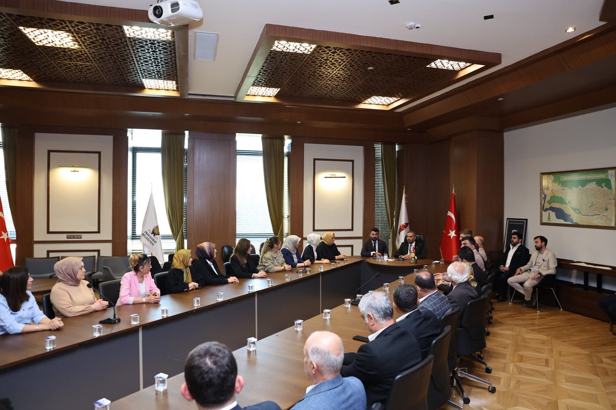 HanifiToptas's tweet photo. AK Parti Onikişubat İlçe Başkanımız Mücahit Kara, İlçe Kadın Kolları Başkanımız Nursel Kaçamaz, İlçe Gençlik Kolları Başkanımız Furkan Ünaldı ile yönetim kurulu üyelerimizi belediyemizde misafir ettik.

Seçim sürecinde büyük bir özveriyle görev yapan tüm teşkilat mensuplarımıza nazik hayırlı olsun ziyaretleri ve güzel temennileri için teşekkür ediyorum.

Bu vesileyle tüm ana kademe, kadın ve gençlik kolları üyelerimize selamlarımı iletiyorum.