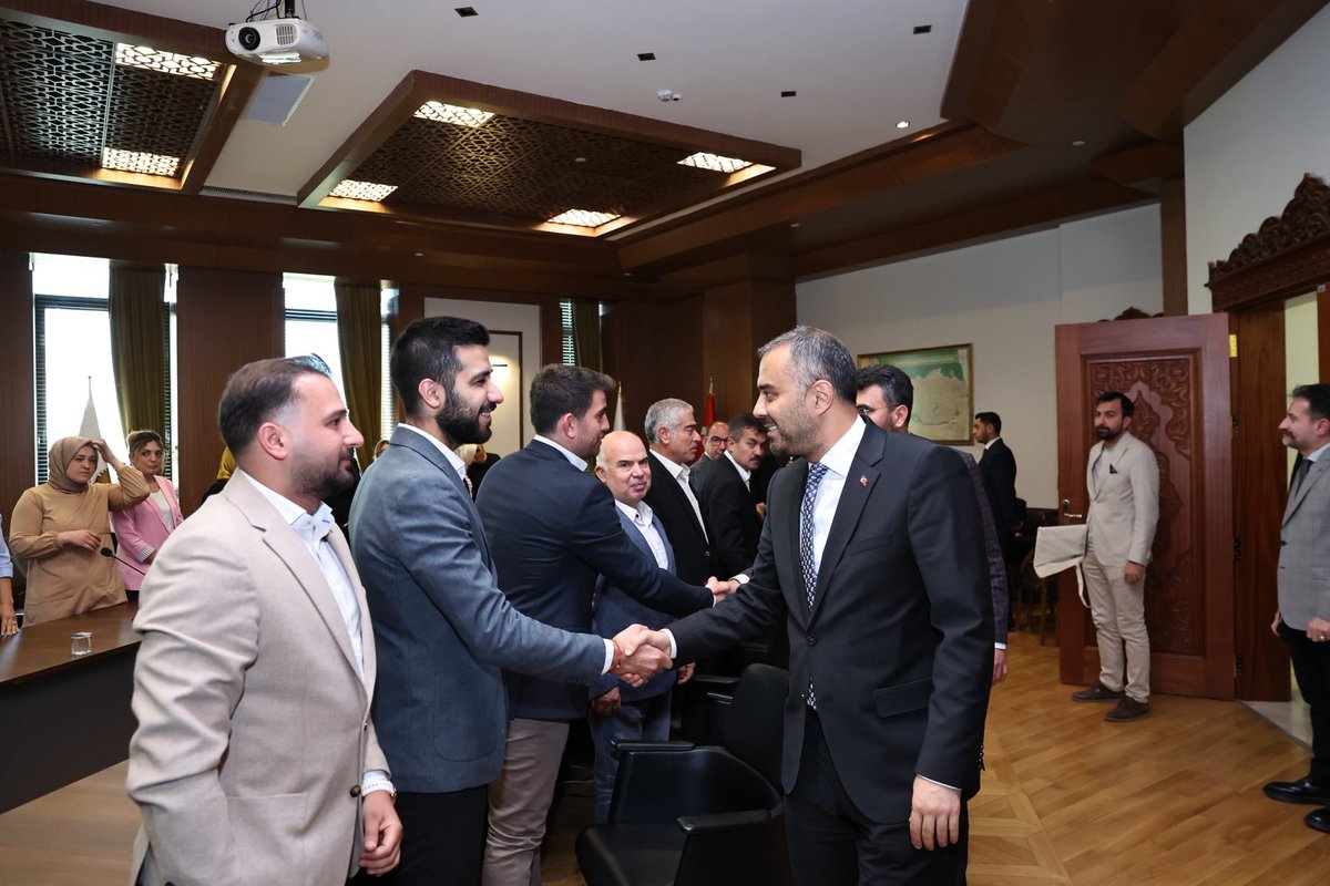 HanifiToptas's tweet photo. AK Parti Onikişubat İlçe Başkanımız Mücahit Kara, İlçe Kadın Kolları Başkanımız Nursel Kaçamaz, İlçe Gençlik Kolları Başkanımız Furkan Ünaldı ile yönetim kurulu üyelerimizi belediyemizde misafir ettik.

Seçim sürecinde büyük bir özveriyle görev yapan tüm teşkilat mensuplarımıza nazik hayırlı olsun ziyaretleri ve güzel temennileri için teşekkür ediyorum.

Bu vesileyle tüm ana kademe, kadın ve gençlik kolları üyelerimize selamlarımı iletiyorum.