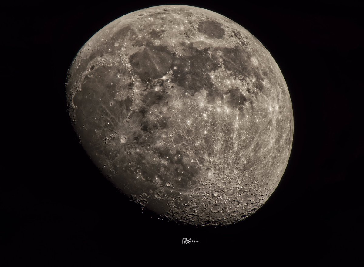 Ahir a arenys de munt  @astrofotografia @OMSYSTEMcameras #cielosESA @El_Universo_Hoy  @esolympus  #Astrophotography #moon #lluna #Luna #OM1mark2