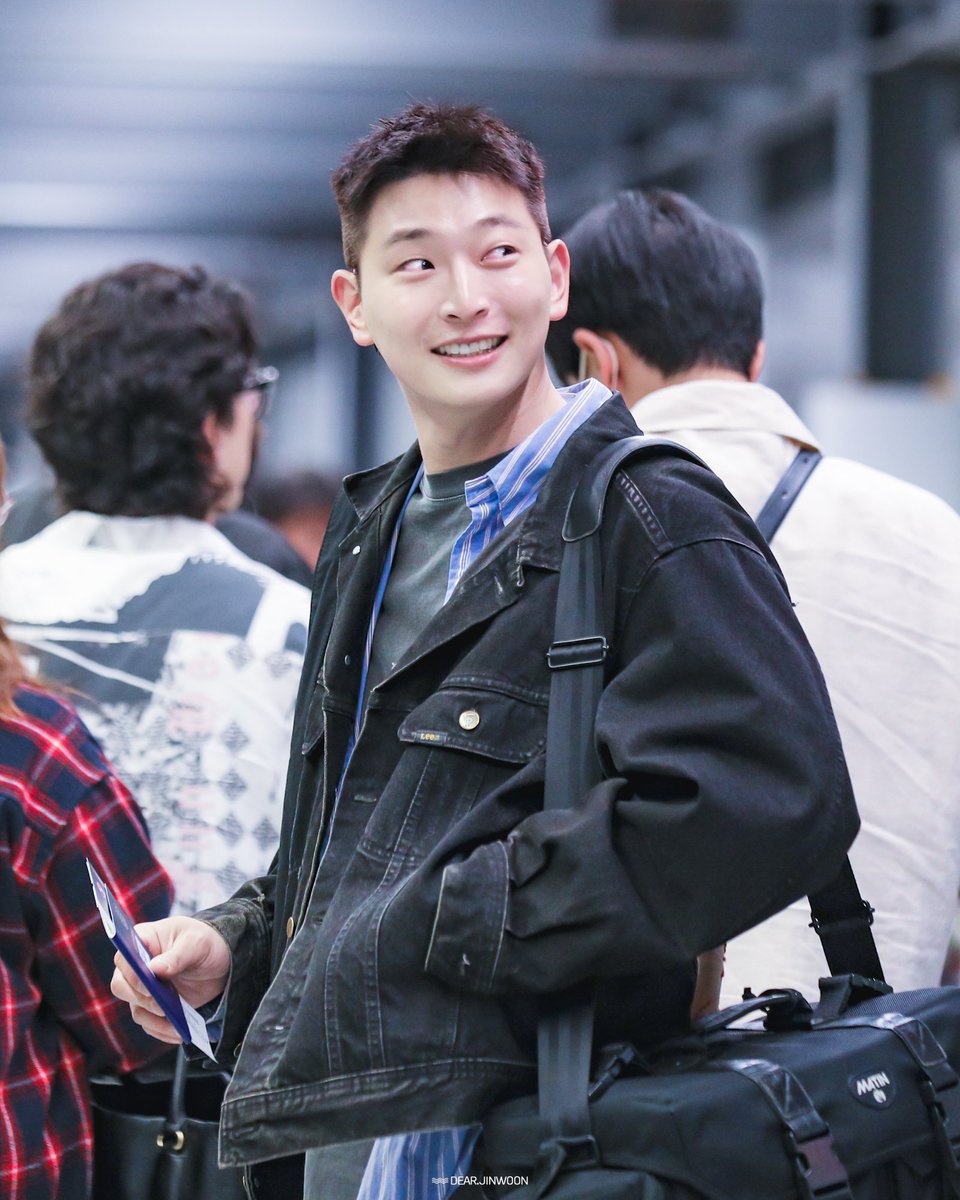 DEAR_JINWOON's tweet photo. 240420 일본 출국

#정진운 #진운 #JINWOON https://t.co/bzkwggYUjw