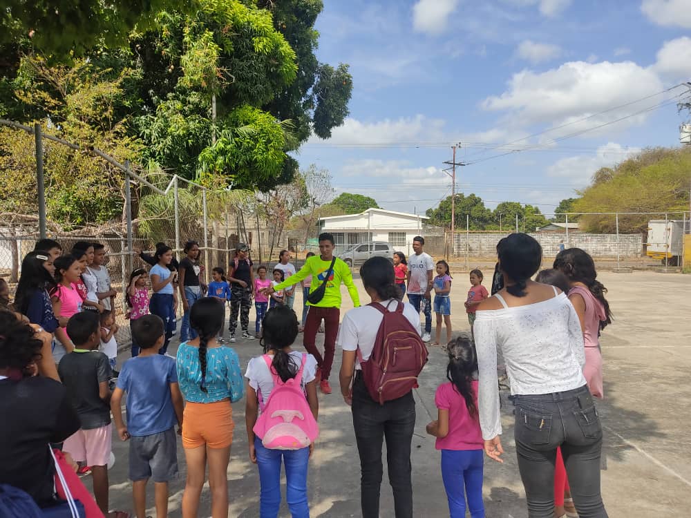 bolivarfbms's tweet photo. En las Jornadas de Amor en Acción Ruta Cedeño, el @juventudydep #Bolivar y el #MNRR inspiran a la próxima generación. Dinámicas recreativas para los más pequeños, nuestro futuro, ¡porque el pueblo defiende su soberanía en la #ConsultaPopular2024! con @NicolasMaduro @amarcanopsuv https://t.co/43xttigRtd