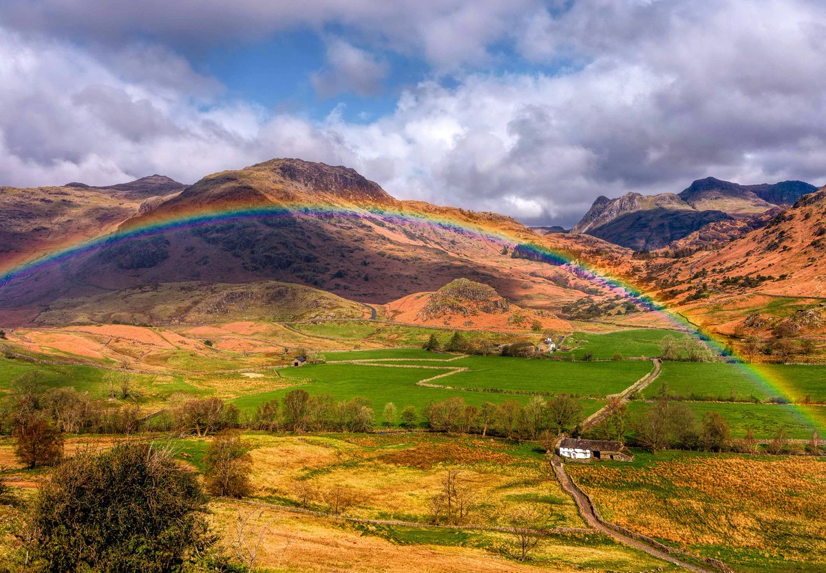 Morning everyone hope you are well. After the showers rolled through and the sun behind me. A rainbow over the Langdale Valley. Have a great day. #LakeDistrict @keswickbootco