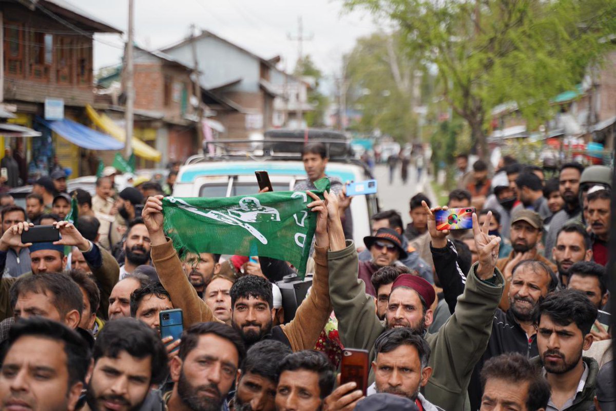 Today the streets of Seer Hamdan reverberate with the fervour to fight for our collective identity & rights. Indebted to my party workers for their enthusiastic participation. Jeet humari Inshallah 😊