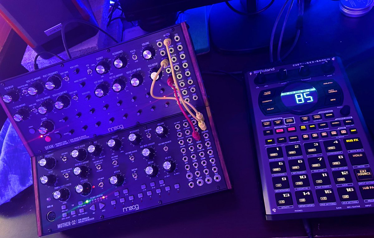 dfam,mother32をsp404mk2のエフェクター通すと良い感じ🔥こっちもぼちぼち極めていければと