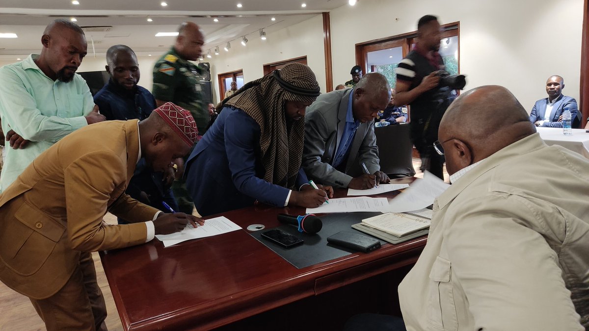 CpcGrand26786's tweet photo. CPC GRAND KATANGA : #PrésidenceRDC : Un pas franchi dans les processus de pacification de la province de l'Ituri.
Signature de cessation des hostilités dans cette partie du pays @Presidence_RDC @fatshi13 @kazadi_peter @Andrekamunga3 @ItalaMushid @tresorkal https://t.co/axvVmoRQEL