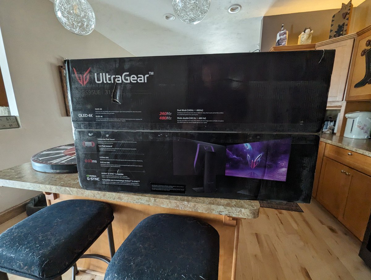 TheProfosist's tweet image. This goes against my own recommendations in the past but I&apos;m now daily driving #OLED

This @LGUS 32GS95UE-B is my personal perfect panel as much as it gets hate.

The size of the box should not be underestimated. Swear they just reused one from a ultrawide!
#TechPickups #TechPorn
