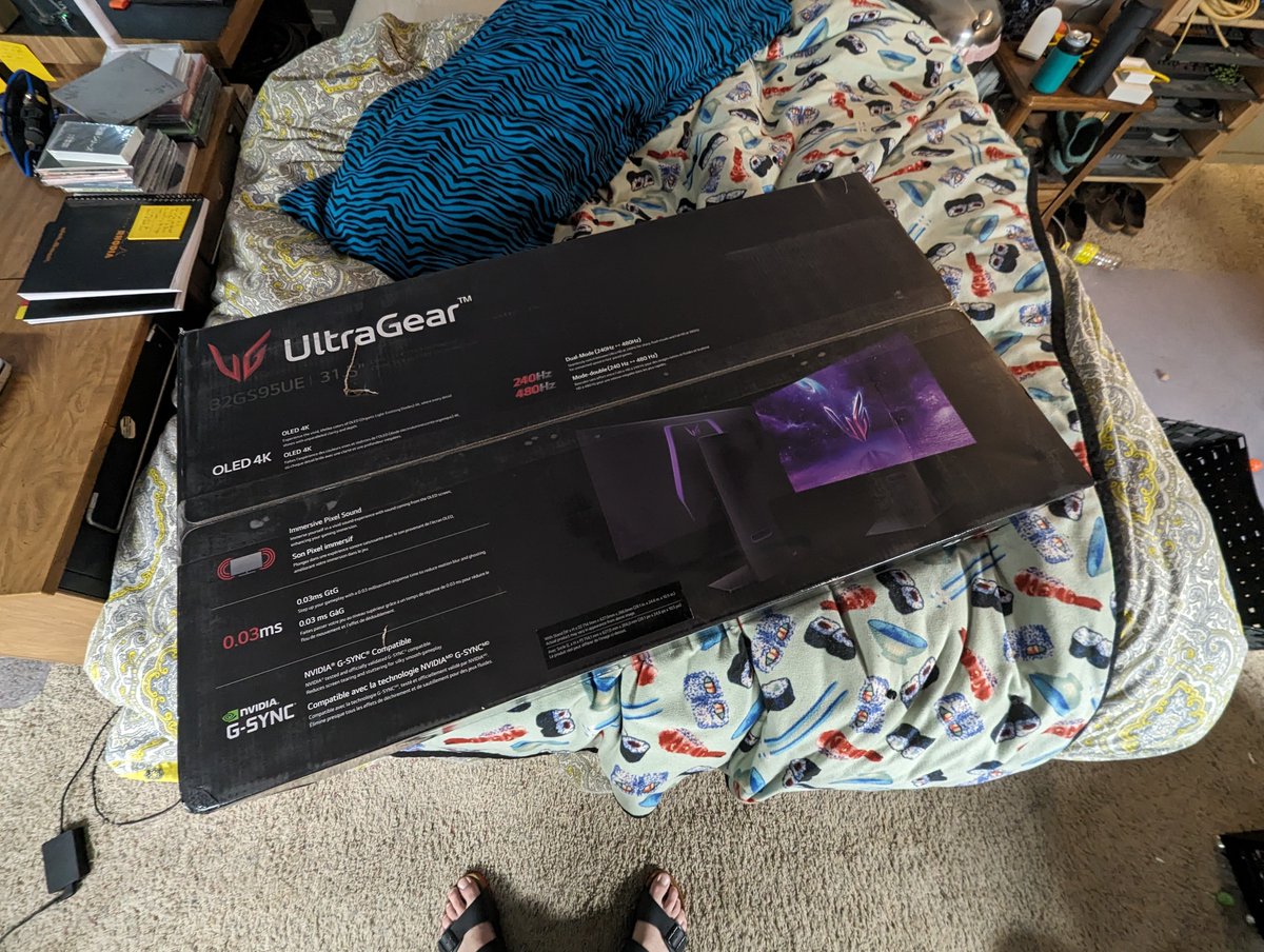 TheProfosist's tweet image. This goes against my own recommendations in the past but I&apos;m now daily driving #OLED

This @LGUS 32GS95UE-B is my personal perfect panel as much as it gets hate.

The size of the box should not be underestimated. Swear they just reused one from a ultrawide!
#TechPickups #TechPorn
