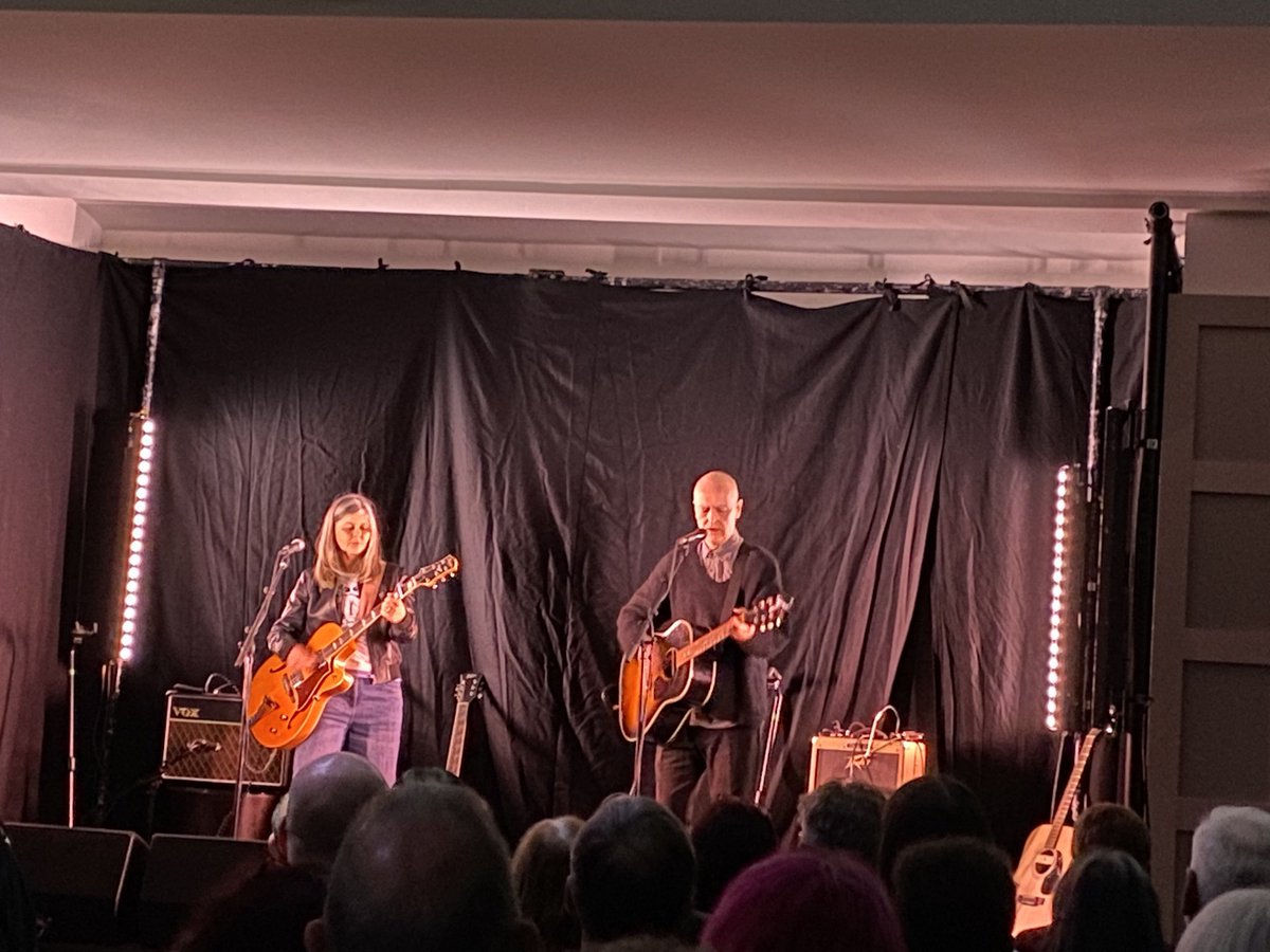 The Vaselines were in fine form last night at another excellent @FRETSCONCERTS @eugenekelly and Frances were entertaining with their songs and in between them
