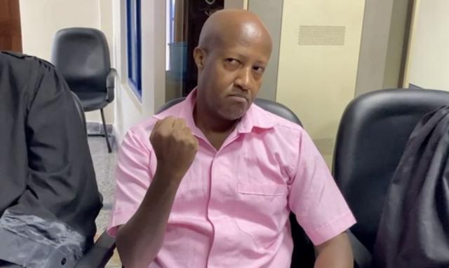 rosemarie_Rw's tweet photo. #Karasira warokotse interahamwe,afunzwe n'inkotanyi kuko yavuzeko zamwiciye ababyeyi. #Ibaze Turayishimye wari muri Killing Machine muri 94,ariwe wishe ababyeyi ba Karasira,Nyuma agahunga kuko bica abantu,barangiza bakicana.#Inkotanyi zikumirwe zose,Karasira abone ubutabera https://t.co/gLdhpYUW4s