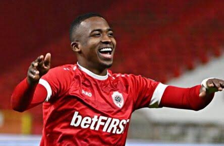 Arsenal 'set to make £39m bid for top Bundesliga centre-back Willian Pacho as Gunners move ahead of Liverpool in transfer race'