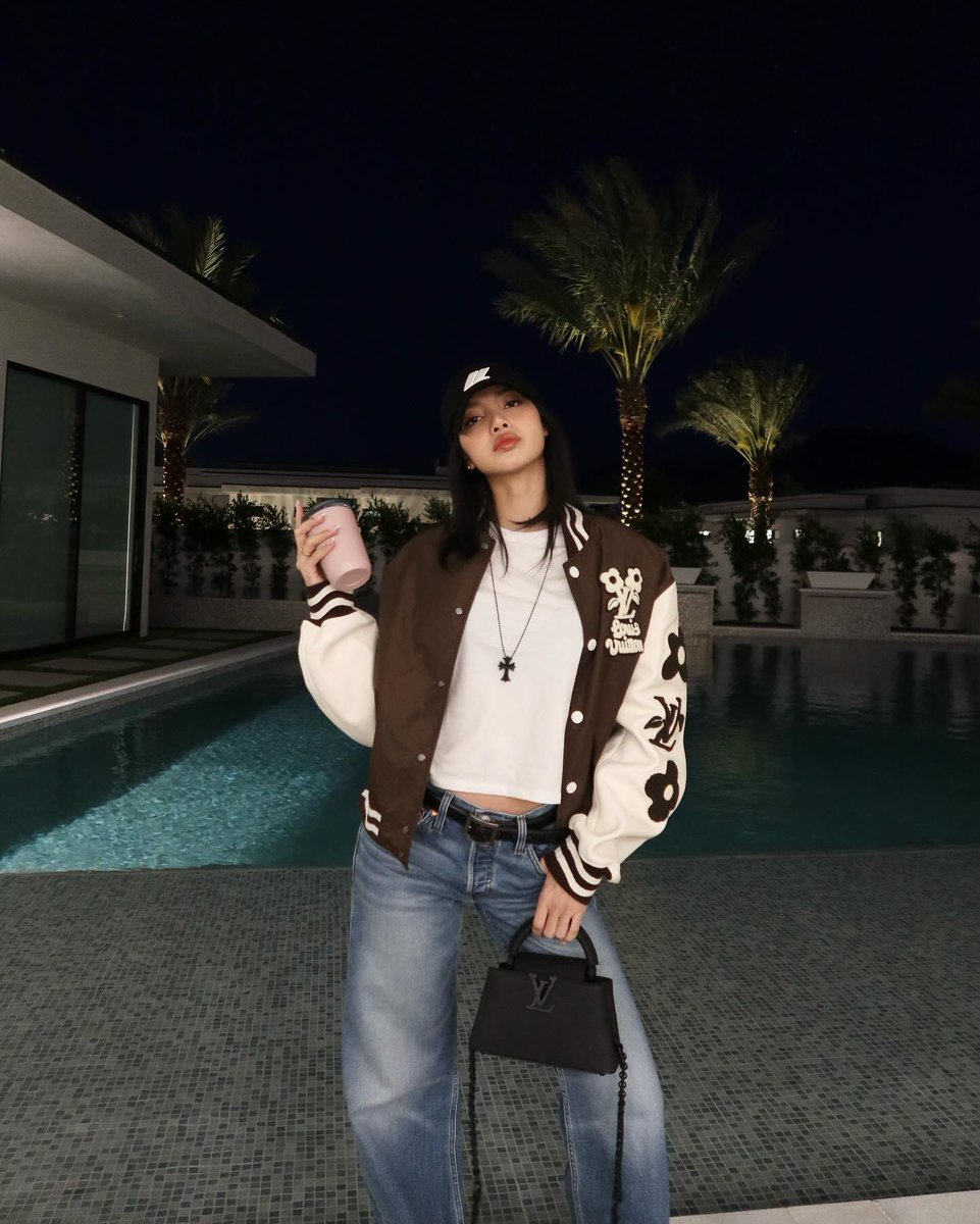 jenniesrenes's tweet photo. lisa ig update! https://t.co/CtwQmR7bPl