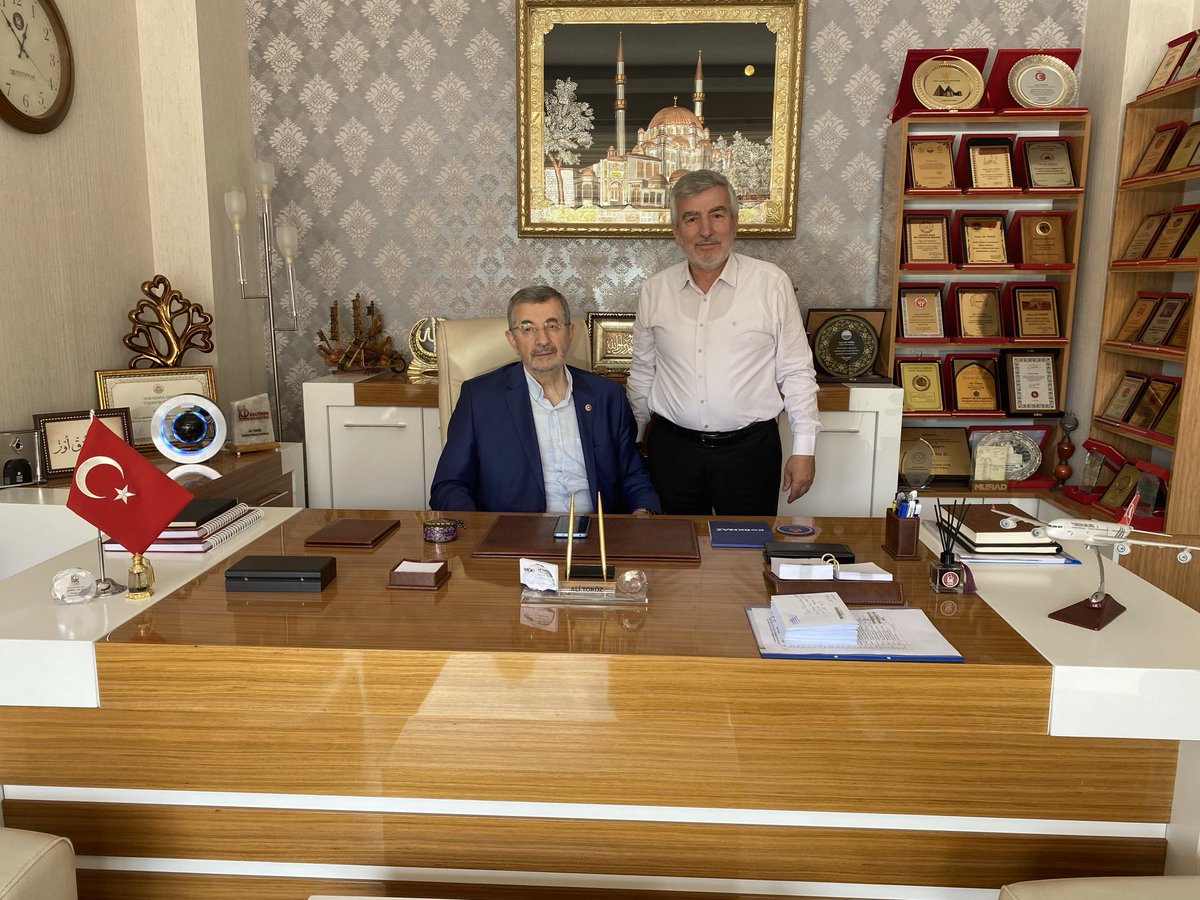 İş yerimde ziyaretime gelen çok kıymetli Sakarya vekilim değerli abim Recep Yıldırım’a teşekkür ediyorum yine abiliğini gösterdi