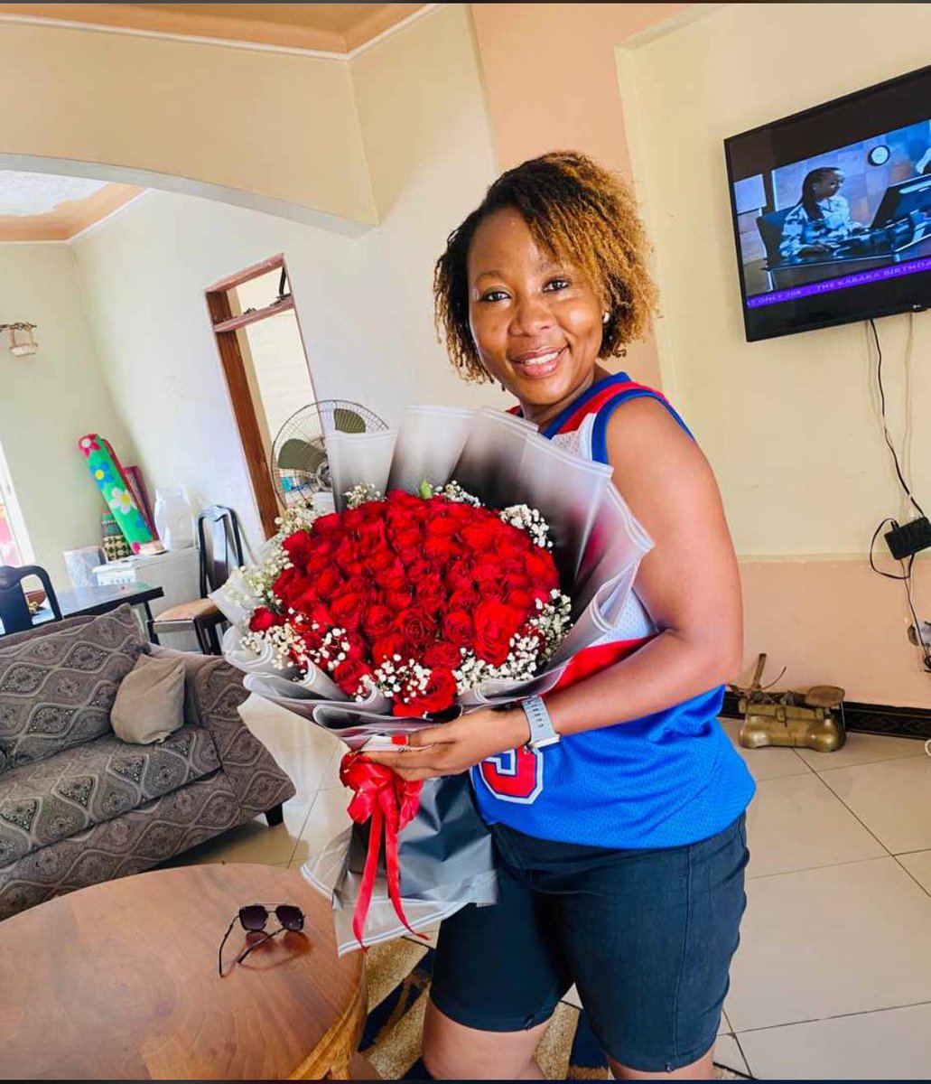 Reminder; She wants flowers without having to ask🥰🥰🥰