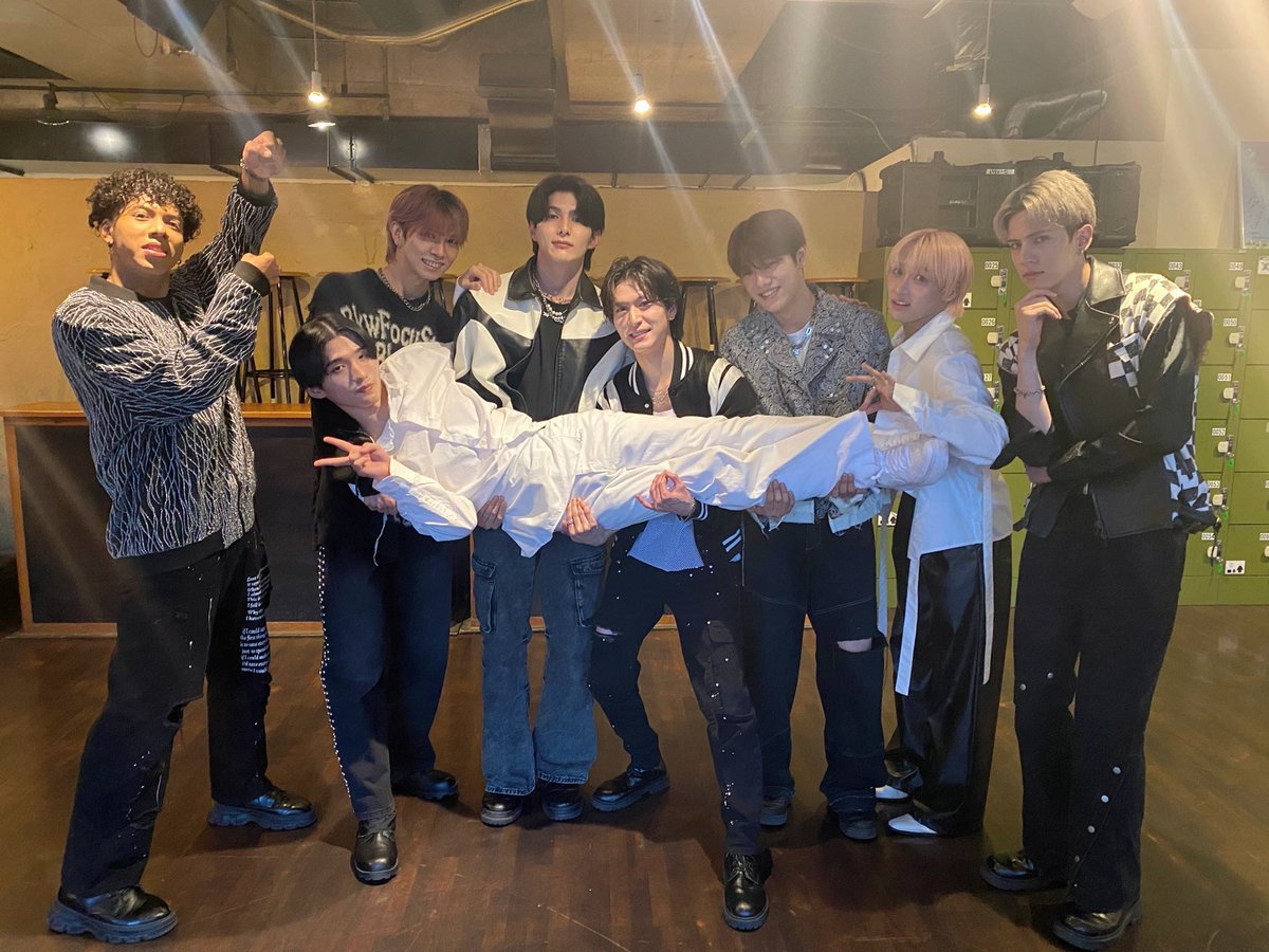 hideokasasaaki's tweet photo. 昨日はhideaki sasaoka presents
『one more』にお越しくださり、誠にありがとうございました！！！
久しぶりにMaison Bのみんなにも会えて、たくさん刺激をもらえました😆

（ステージ上で教えてもらったオンライン厄払いしました！）

#hideakisasaoka
#MaisonB https://t.co/i2RLMzkKqN