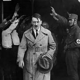 20.nisan 1889 dünya tarihinin gördüğü en büyük liderlerinden biri dünyaya geldi 1933 de başlayan Almanya şansölyeliği 1945 yılında onurlu bir ölüme sona erdi yönettiği sürece dünyada korku veren ve 1939 yılında başlattığı savaşlada dünyaya savaş açan bir lider olarak tarihe geçti