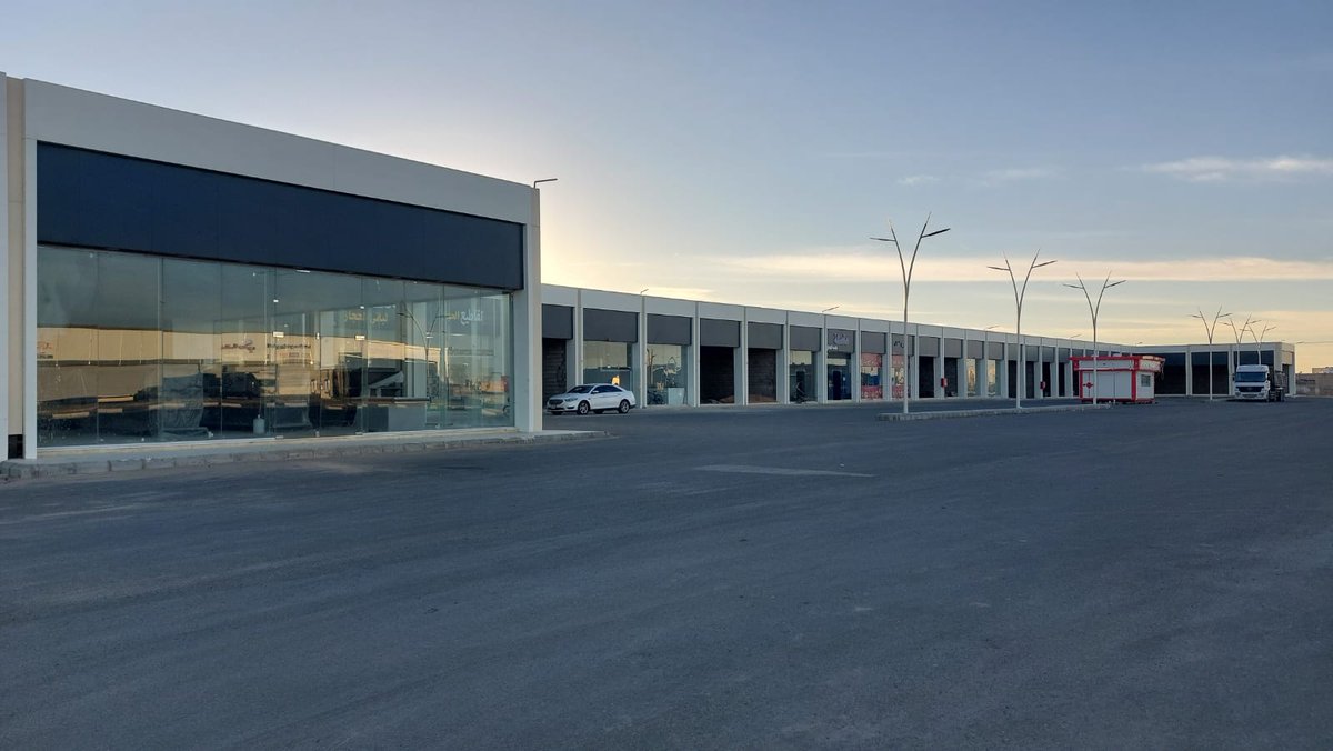 مجمع محلات للإيجار 
خلف محطة الحجاز مباشرة 33 فتحة تصلح كل النشاطات
مساحة الفتحة الواحدة 5 متر في 12 متر 
مع وجود حوش خلفي يصلح لاستخدامه كمستودعات او غرف او غيره
النقل الجماعي احد المحلات المتواجدة في المجمع
للتفاصيل اكتر التواصل علي ارقامنا 0554737116 او 0554737111
#عفيف