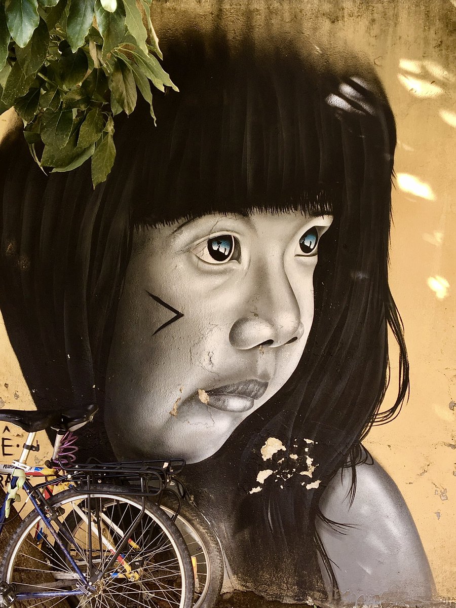 MiekePoiesz's tweet photo. Dag 20 van #camer_a_pril
Vandaag met het thema #ogen een initiatief van @jolandabrwr
De ogen van het meisje op deze muurschildering troffen me heel erg.
#XLFactory #Wallpaint in Lissabon https://t.co/oVv1OSKgwY