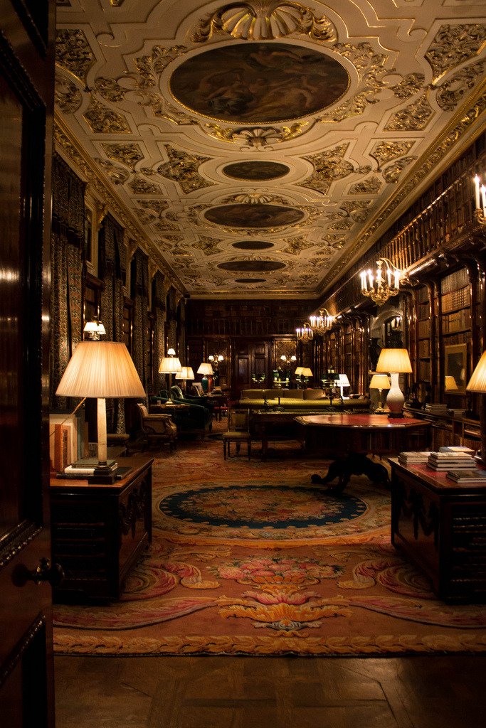 📷 Unknown (Library at Chatsworth House- UK)