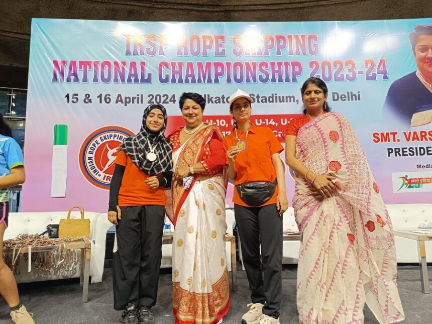 J&K shines in IRSF Rope Skipping National Championship.

Bisma Bashir & Mehnaz Hilal from #kashmir won gold & silver in the above-17 Female Speed Sprint.

Kudos to the talented duo from GHSS Khanyar. 

#IRSFChampionship2024 
#RopeSkippingChamps 
#Kashmiri