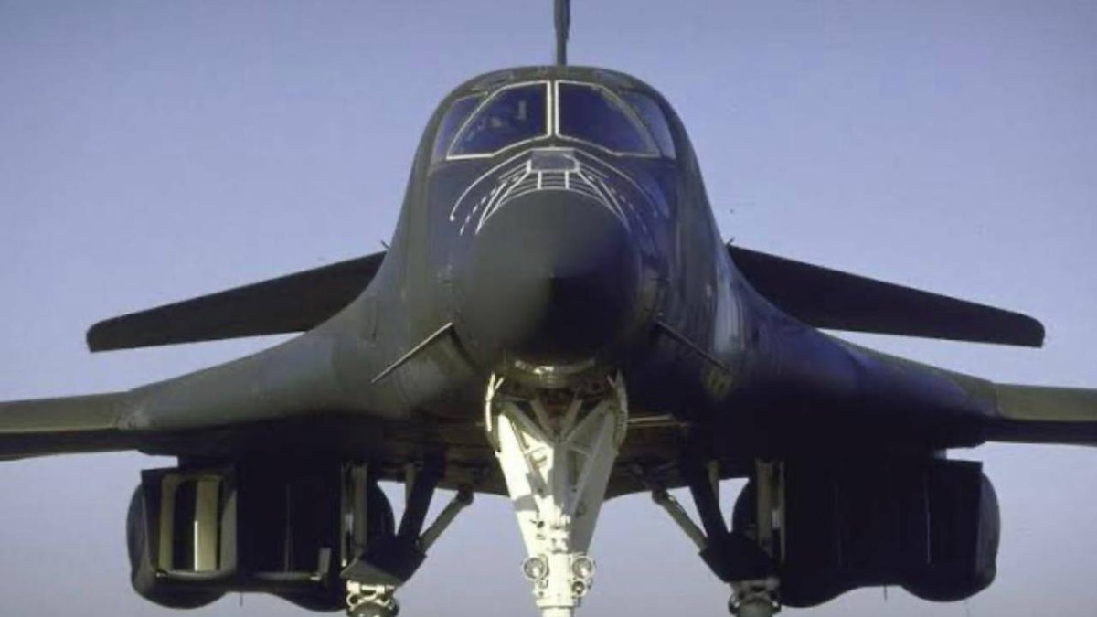 14 Nisan günü İncirlik’e inen iki B-1B Rockwell uçağının rotası neresiydi?
Zamanlama tesadüf mü? 
Önceden planlanmış bir tatbikat mı? 
O Amerikan uçakları hep orada mı? Y
oksa yeni mi geldiler?

Yani İran’ın İsrail’e 300 balistik füze ve İHA gönderdiği gecenin ertesi günü…