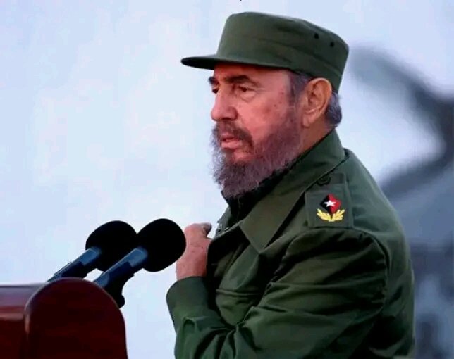 '#Fidel durante la clausura del Grupo de los 77 más China: 'Sin paz no habrá desarrollo, pero también sin desarrollo para las ocho décimas partes de la población mundial no puede haber paz.' En tiempos de desigualdad global, su mensaje resuena con urgencia hoy más que nunca'.🇨🇺
