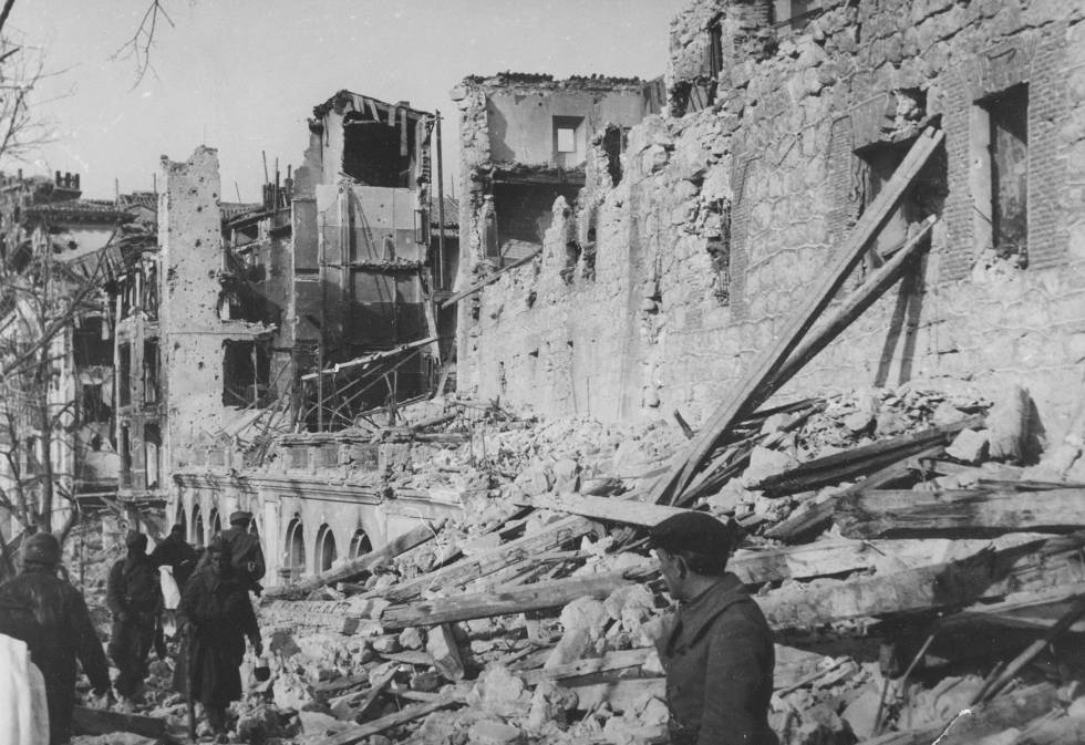 PlataformaMill1's tweet photo. #TalDíaComoHoy el 20 de abril de 1937, la II Bandera de #LaLegión que defiende tenazmente las posiciones ocupadas en las inmediaciones de #Celadas, #Teruel, rechaza enérgicamente los reiterados ataques a los que se somete a inferioridad numérica. https://t.co/VzRuUs5dZQ