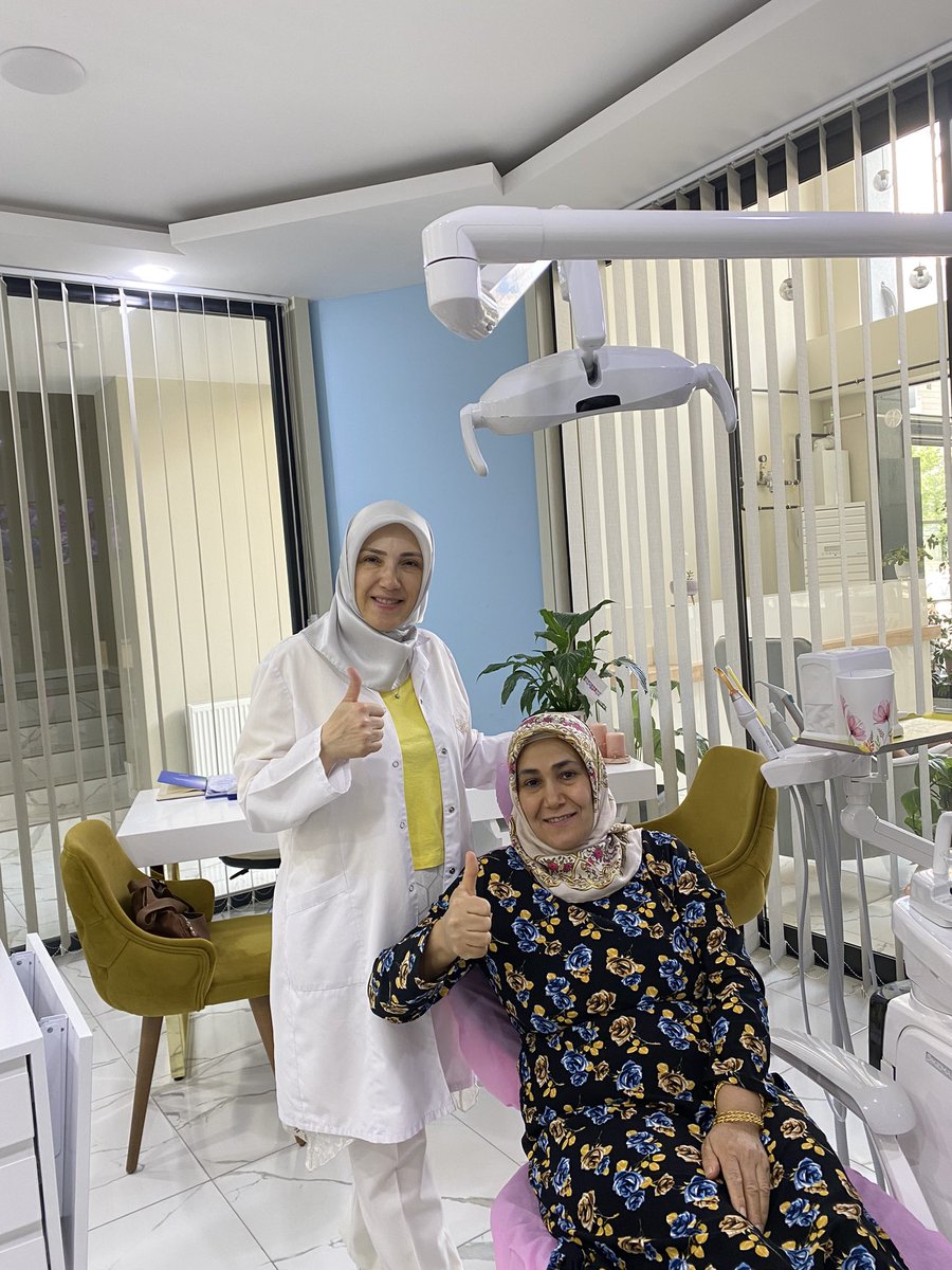 Sevgili nazik Zübeyde Hanımla güne gülümsemece. İyi ki varsınlarımızın çoğalması ne büyük lütuf…🙏🌺 #iyileşiyoruz #ortodonti #teltedavisi #PRP #bütüncüldişhekimliği #sinüslifting #kemikögmentasyonu #gülüştasarımı #implant