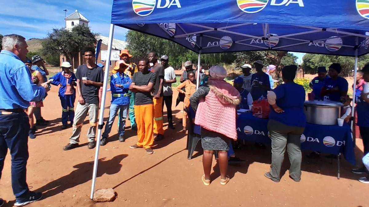DA_NCape's tweet photo. 📷The DA has been growing support in #Rietfontein, #Calvinia, #Olifantshoek, #Loeriesfontein &amp; #Prieska for the most critical Election since 1994.

The wellbeing of SA depends on you! Vote for the DA with the strength, track record and experience to rescue South Africa. #RescueSA https://t.co/iirTSdKoLi
