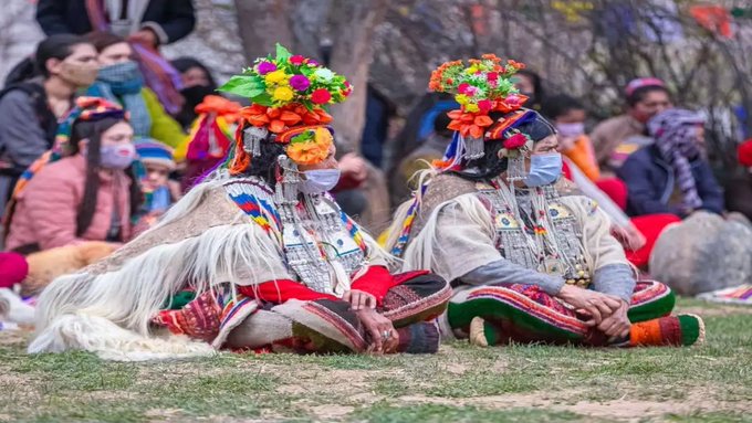 In his welcome speech, #Saspol nambardar Tsewang Norboo thanked the #TourismDepartment for organising the festival. He welcomed the dignitaries with the traditional scarf (khataks). Officials of the Tourism and Horticulture Departments also attended the festival.