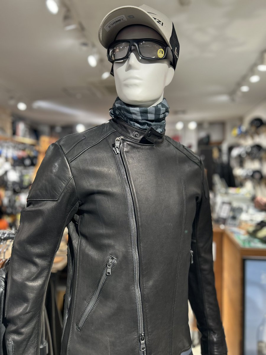 Motori_ginza's tweet photo. GWに向けたツーリングコーデにチェンジ。
バイク日和ですね！ご安全に〜😊✨

#wildust #griffin #motorcycleapparel 
#motorimoda #モトーリモーダ https://t.co/ILkvgJDri1