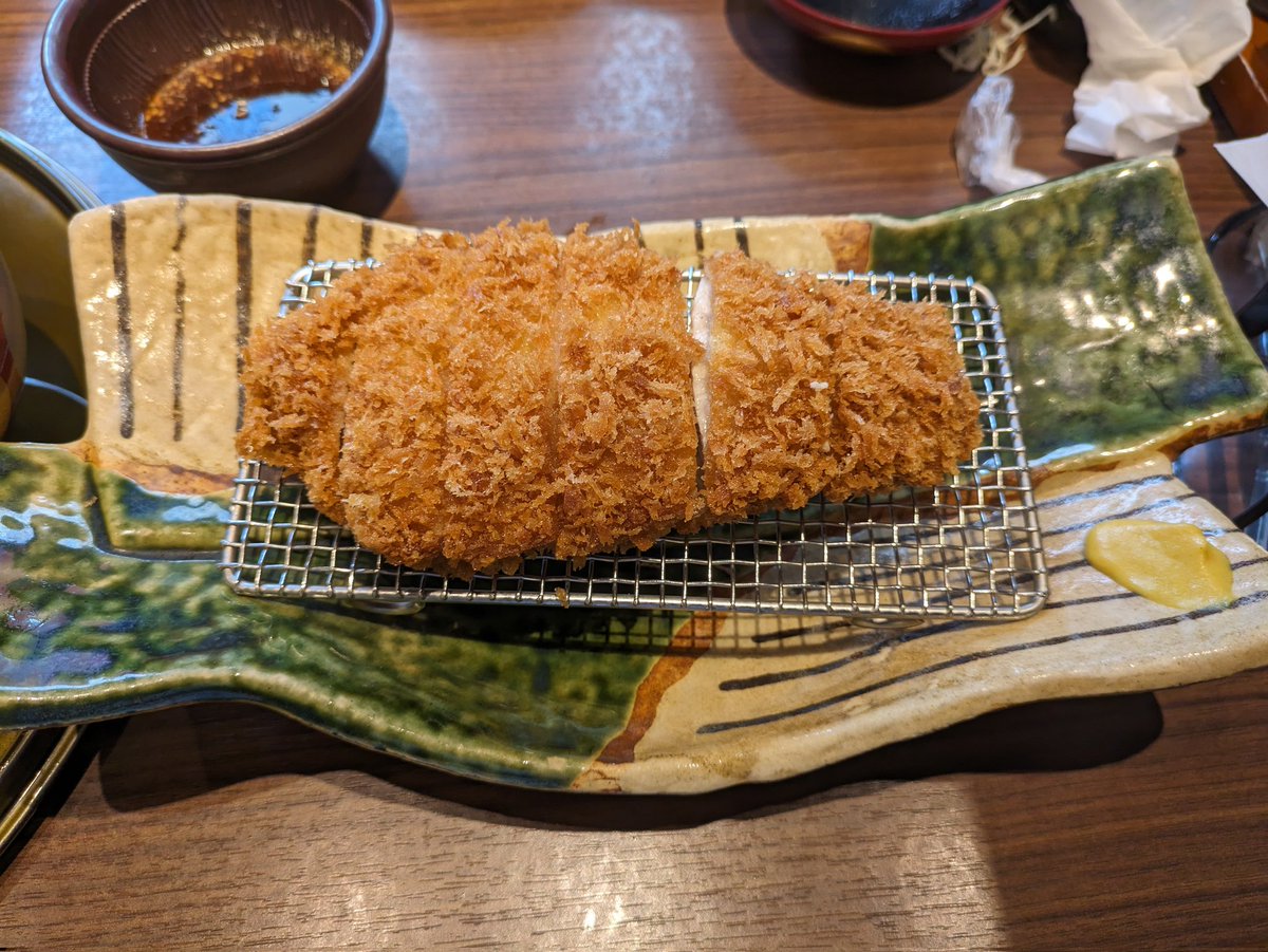 今日のランチは松山市の
トンカツ専門店とんとん🐖

ビール飲みたい😁