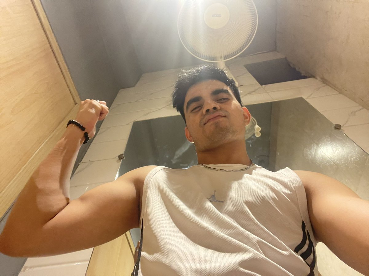 SomethingSuraj's tweet photo. 💪 https://t.co/iw5grq8xIl