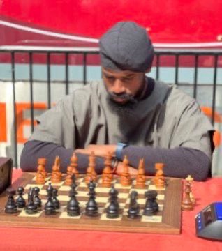 Guinness World  Record broken 👏👏👏👏👏
He played chess ♟️ for 58 hours 
Congratulations TUNDE ONAKOYA

No Nigerian should pass without dropping a like (❤️) for Tunde 🇳🇬🚀 #guinessworldrecord