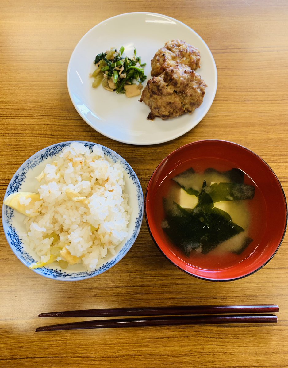 rescue_kawahara's tweet photo. 午前は新年度最初の #菅刈防災連絡協議会 に出席。会議日程、訓練日など協議。#青葉台さくら苑 の職員さんから #DWAY として #能登半島地震 被災地支援活動の貴重なお話を伺う。終了後、同じ #菅刈住区センター で開催された #まると食堂 にてランチ。先週、#菅刈公園 で採った #タケノコ のご飯を頂く https://t.co/zdfCt2gKvr