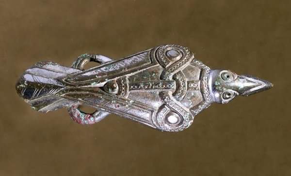 Raven #Viking brooch found in Uppekrå, Sweden 🇸🇪. Cool!