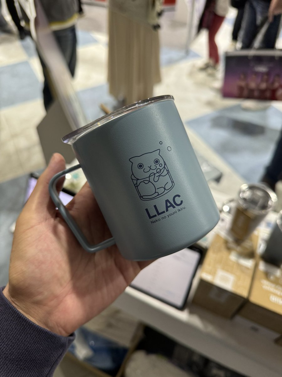 【クレジットカード💳を預かっています】
#Nコレ 大阪のLLACブースにて、ブルーのキャンプカップを4/2015:15あたりに購入された方を探しています。決済後に、クレカ💳を返却できておりませんでした。LLACブースにて、預かっておりますので、お手数ですがお受け取りお願いします。#LLAC