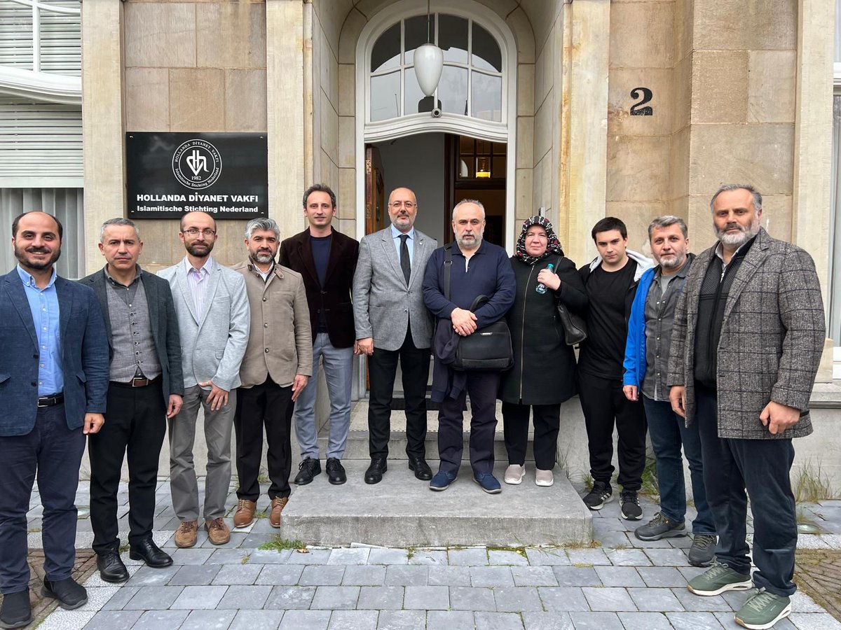 Hollanda Diyanet Vakfı ve Oranje Enstitüsü işbirliğiyle Hollanda'ya davet edilen Prof. Dr. İhsan Fazlıoğlu hocamızla birlikte, Din Hizmetleri Müşaviri Dr. Ömer Özgül'ü ziyaret ettik. Misafirperverlikleri için kendilerine teşekkür ederiz. @ihsanfazlioglu #islamineurope
