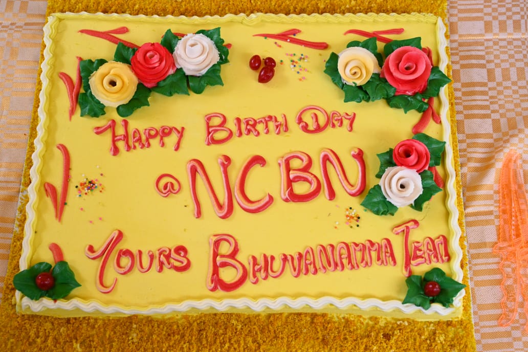 AniminiRavi's tweet photo. @JaiTDP జాతీయ అధ్యక్షులు @ncbn గారి జన్మదిన వేడుకలు కుప్పం పి.ఈ.ఎస్ మెడికల్ కాలేజీలో నారా భువనేశ్వరి గారి బస కేంద్రంలో ఘనంగా జరిగాయి.
#HBDBabu 
#NaraChandrababuNaidu 
#NaraBhuvaneshwari 
#AndhraPradesh
#RaviNaiduForTDP 
#RaviNaiduForTeluguYuvatha https://t.co/XpmyWqB6dm