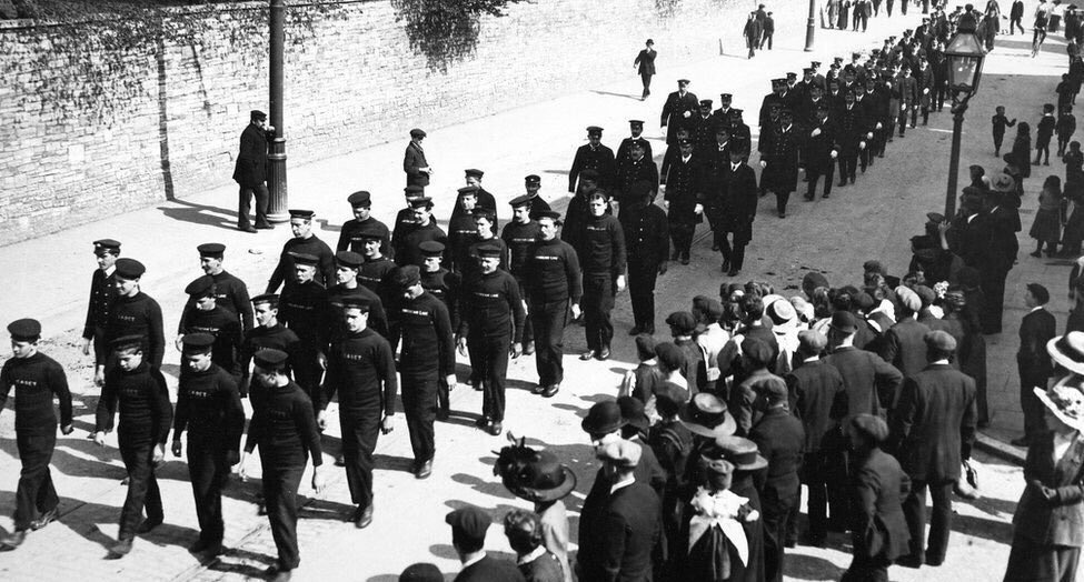 #OnThisDay in 1912, five days after the Titanic disaster, a memorial service was held in St Mary’s Church. The church was completely packed. Sailors marched from the docks in order to attend. Southampton was a town in mourning and it came to a complete standstill for the service.