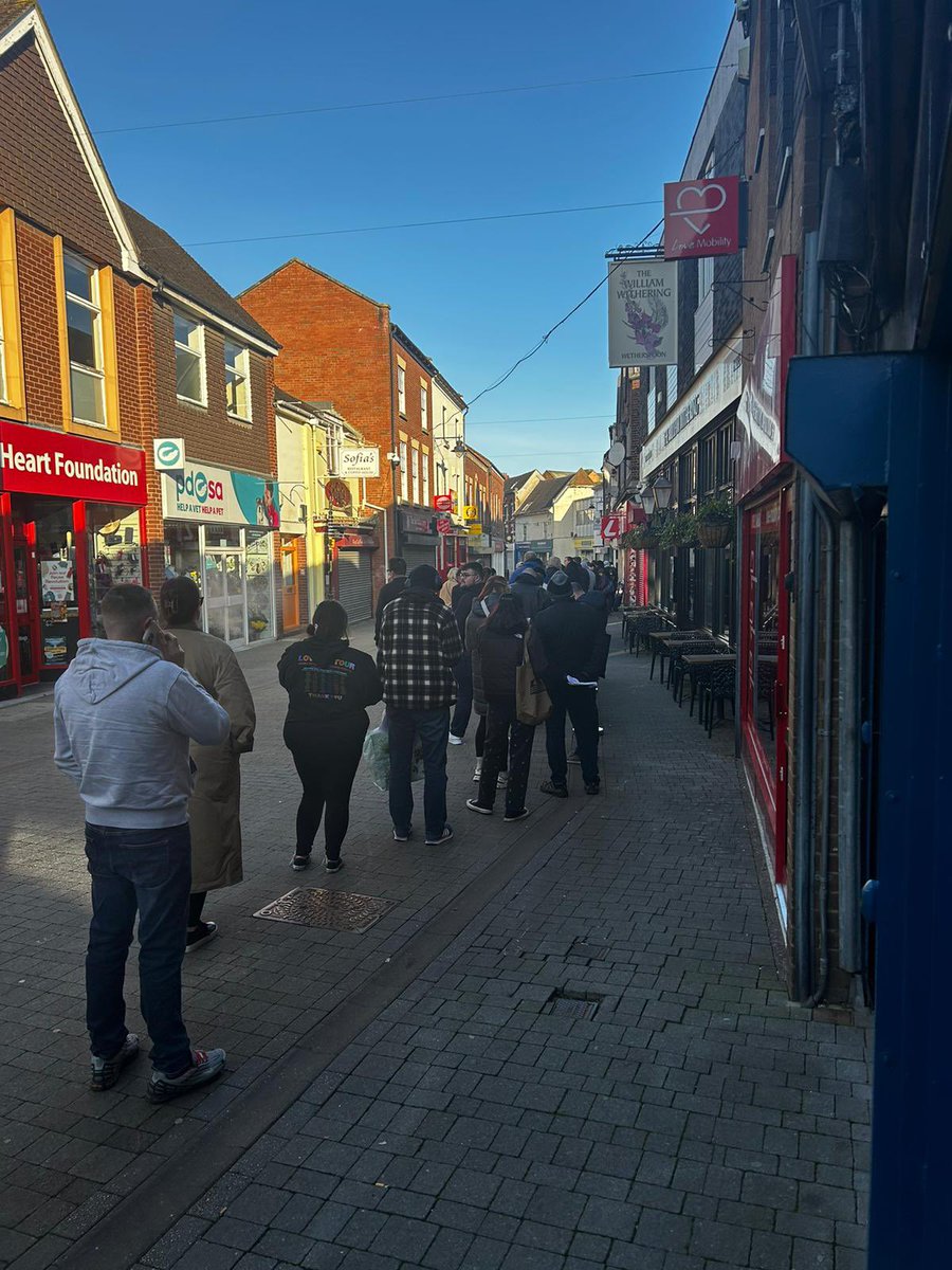 So this is the queue in #Wellington right now - all the way up New Street for Spinning Around Records special vinyl day 🎶🎧🎹🎤🎸💚 

Whoever said vinyl / retail / high streets or for that matter Wellington has had its day…? 
#lovewellington #highstreets #independentbusiness