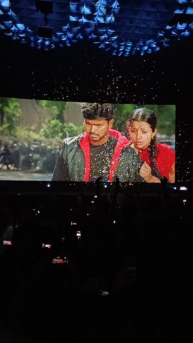 Trendswoodcom's tweet photo. #Ghilli Re Release - 5/5 GOAT. Mother Of All Commercial Cinema. Watching Nth Time But Never Felt Bored. Thalapathy - Trisha - Prakash Raj 🔥🔥🔥Story, Screenplay, Dialogues, Performance, Songs, BGM, Stunts..... Ellame Top Notch. One Of The Best Theatrical Experience. Don't Miss. https://t.co/w5rLv6yrGp