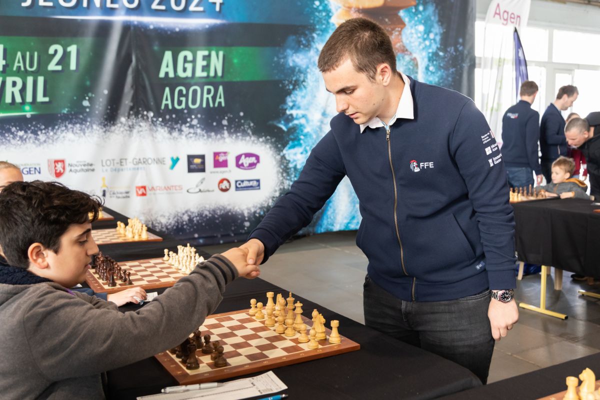 Merci au Champion du monde junior Marc’Andria Maurizzi qui a disputé une partie simultanée lors du Championnat de France Jeunes à Agen ! 32 à 0, score parfait pour le prodige ! #Agen2024 #Agen