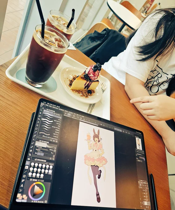 카페에서 여가 즐기기 