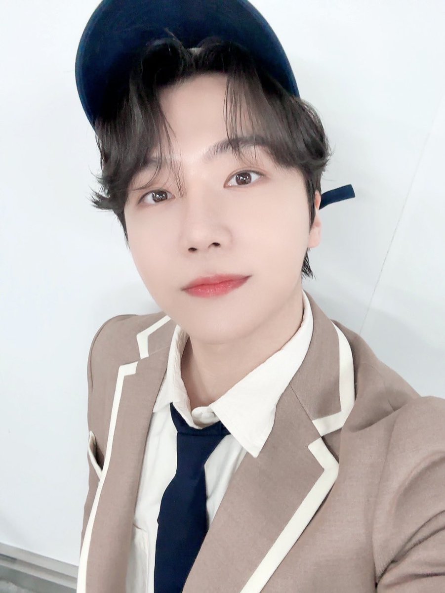 CUBE_PTG's tweet photo. [📸] 240420 @ 창작가무극 <천 개의 파랑> 낭독 콘서트

얼마 남지 않은 #천개의파랑 첫 공연 전,
낭독 콘서트를 통해 가져본 특별한 만남, 어떠셨나요? 📖
5월 12일부터 선보일 눈부시고 찬란한 콜리의 이야기! 
많은 관심과 기대 부탁드립니다 💙

#펜타곤 #PENTAGON
#진호 #JINHO https://t.co/ENdHph7xpT